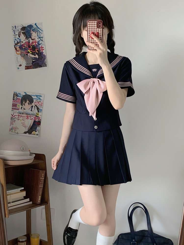 清楚な制服風プリーツキュロットスカート